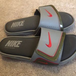 Worn once men’s Nike adjustable flip flops